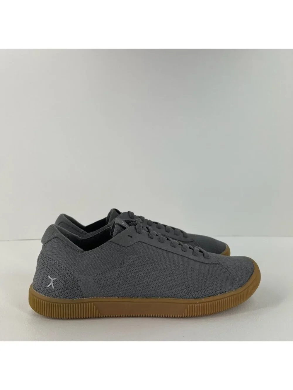 Flux Adapt Knit Trainer Shoes Men Size 9 Gum sole Toe Box Low Top Gray